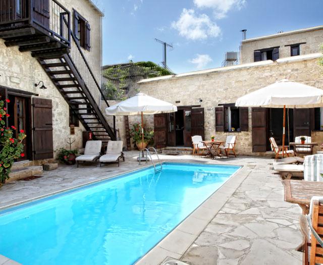 leonidas-village-houses