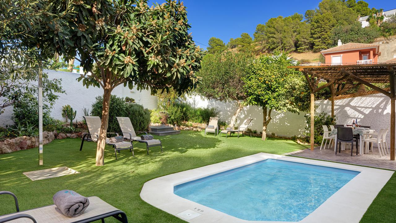 Villa Conchita, Villa Isabel By Seric