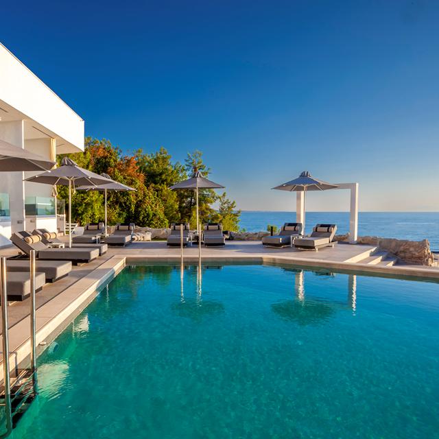 akrotiri-olympus-luxury-suites