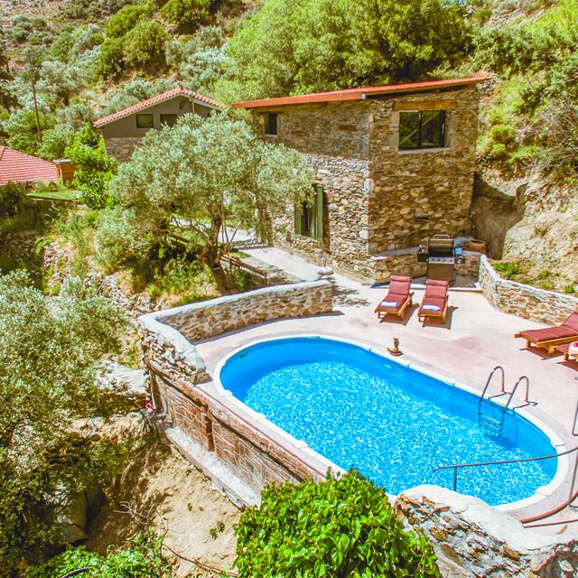 ellafos-traditional-living