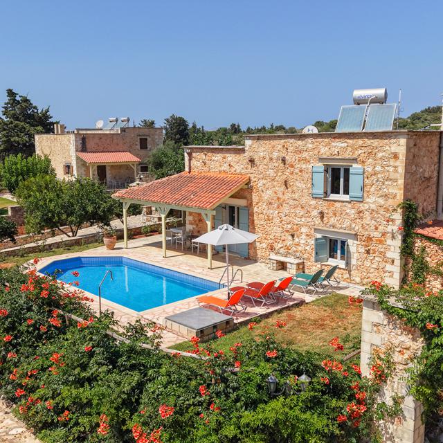 Ellotis Villas, Vamos